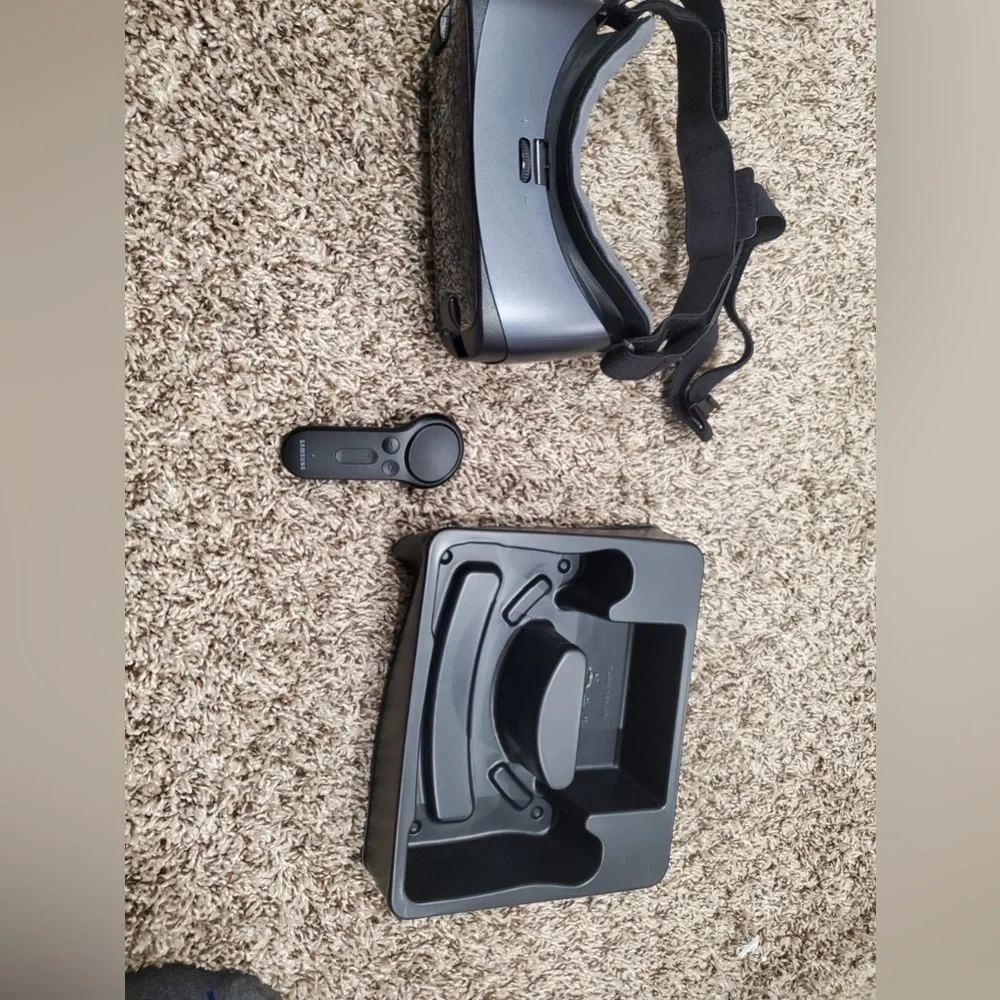 Samsung Virtual Reality Glasses (never used)